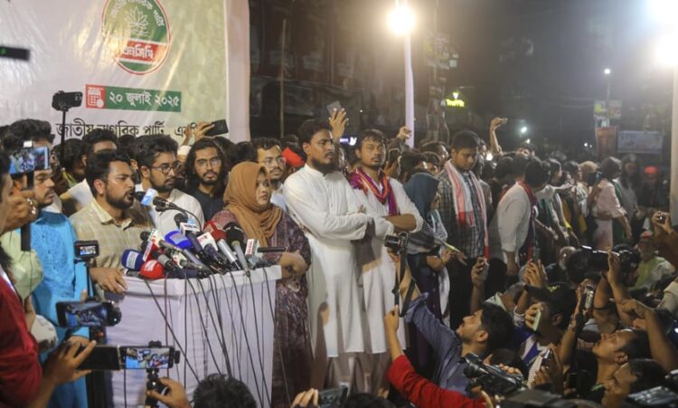 জাতীয় নিরাপত্তা নিয়ে খেললে সারাদেশ বিদ্রোহে ফেটে পড়বে: নাহিদ ইসলাম