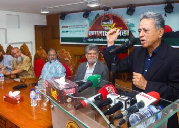 ‘গণতন্ত্রকে পরিপূর্ণভাবে পুন:প্রবর্তন করতে হবে: আমীর খসরু