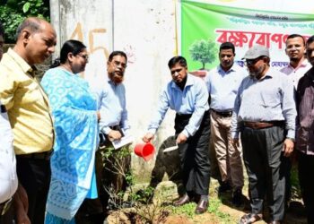 চবি ল্যাবরেটরি স্কুল এন্ড কলেজের উদ্যোগে বৃক্ষরোপণ কর্মসূচি উদ্বোধন