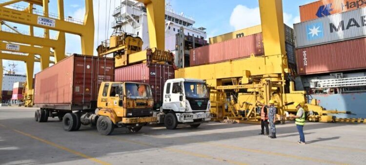 চট্টগ্রাম বন্দরের এনসিটিতে এক দিনে রেকর্ড কনটেইনার হ্যান্ডলিং