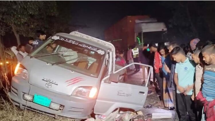 আকবর শাহে পিকআপ-কাভার্ডভ্যানের সংঘর্ষে নিহত ৫