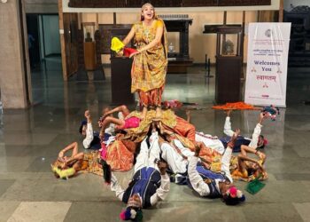 উপজাতীয় নৃত্যে জীবন্ত হল ঐতিহ্যের সুর