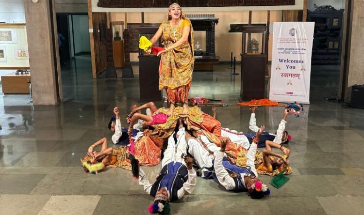 উপজাতীয় নৃত্যে জীবন্ত হল ঐতিহ্যের সুর