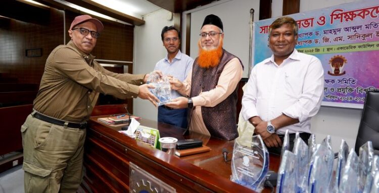 চুয়েটে শিক্ষক সমিতির সাধারণ সভা ও শিক্ষকদের সংবর্ধনা