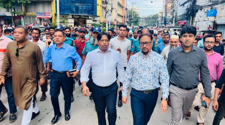 আগ্রাবাদে সন্ধ্যা ৬টার আগে বসতে পারবে না হকাররা: মেয়র শাহাদাত