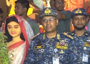 পূজামন্ডপ পরিদর্শন করলেন কমান্ডার চট্টগ্রাম নৌ অঞ্চল