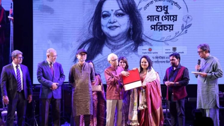 রাষ্ট্রীয় সম্মাননা পেলেন সাবিনা ইয়াসমিন