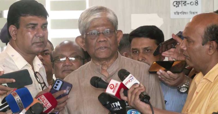 ব্যবসায়ীদের বাধায় নিত্যপণ্যের দাম কমছে না: অর্থ উপদেষ্টা