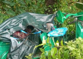 সীতাকুণ্ডে ট্রেন-সিএনজি সংঘর্ষে মা নিহত, দুই সন্তান আহত