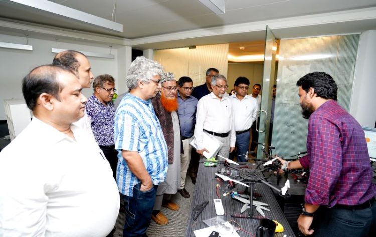 ইউজিসি কর্তৃক গঠিত কমিটির চুয়েট ইনকিউবেটর পরিদর্শন ও মতবিনিময়