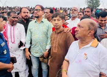 পতেঙ্গা সমুদ্র সৈকতে প্রতিমা বিসর্জন, সম্প্রীতির নগরী গড়ার প্রত্যয় মেয়রের