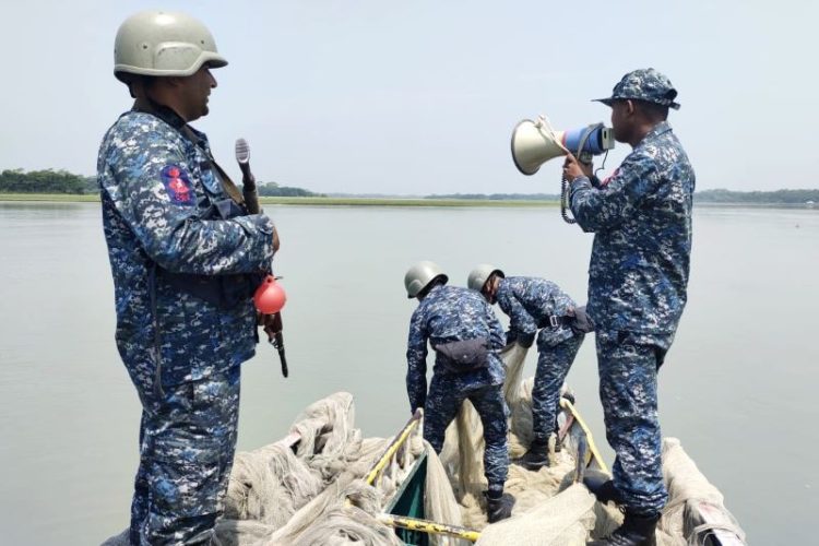 ‘মা ইলিশ সংরক্ষণ অভিযান-২০২৫’ বাস্তবায়নে নৌবাহিনী