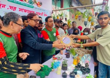 প্লাস্টিক দিলেই মিলবে ঘর সাজানোর সামগ্রী
