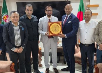 চট্টগ্রামে শিক্ষা ও স্বাস্থ্যখাতের উন্নয়নে কানাডার সহযোগিতা চাইলেন মেয়র