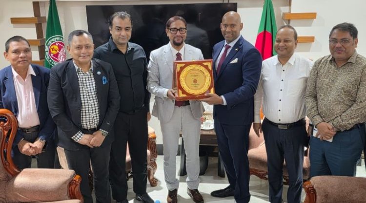 চট্টগ্রামে শিক্ষা ও স্বাস্থ্যখাতের উন্নয়নে কানাডার সহযোগিতা চাইলেন মেয়র