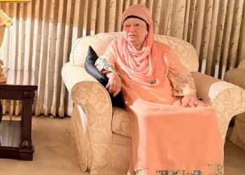 খালেদা জিয়ার জন্য প্রস্তুত এয়ার অ্যাম্বুলেন্স, অবস্থা বুঝে ব্যবস্থা : আযম খান