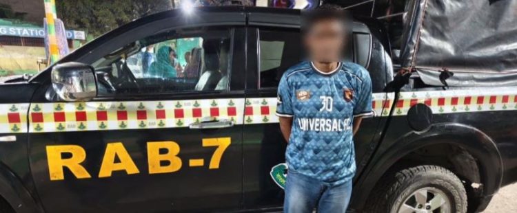 হালিশহরে ২০ কেজি গাঁজাসহ মাদক কারবারি গ্রেফতার