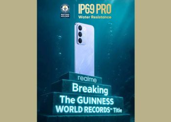 ওয়াটার-রেজিজট্যান্সে গিনেস ওয়ার্ল্ড রেকর্ডস করল রিয়েলমি সি৮৫ সিরিজ