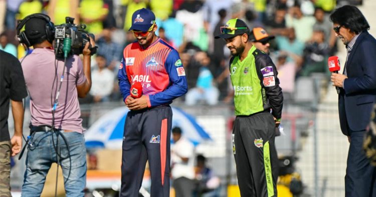 বিপিএলের উদ্বোধনী ম্যাচে টস জিতে ফিল্ডিংয়ে রাজশাহী