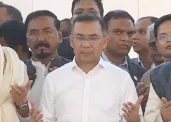 পিতার কবর জিয়ারত করলেন তারেক রহমান