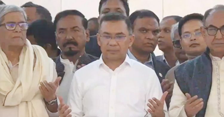 পিতার কবর জিয়ারত করলেন তারেক রহমান