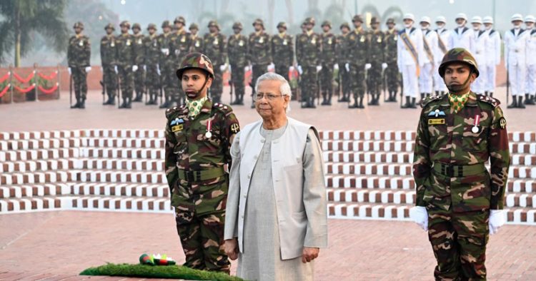 জাতীয় স্মৃতিসৌধে শহীদদের প্রতি প্রধান উপদেষ্টার শ্রদ্ধা নিবেদন