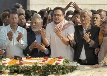 জিয়াউর রহমানের মাজারে সাঈদ নোমানের পক্ষ থেকে শ্রদ্ধা নিবেদন