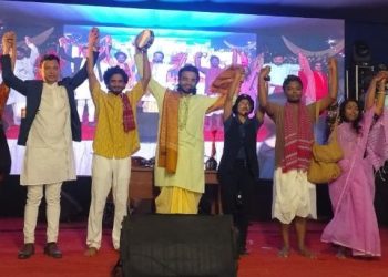 বারেক মিয়া বহুমুখী উচ্চ বিদ্যালয়ের পুনর্মিলনীতে বয়ান শিল্পাঙ্গনের নাটক পরিবেশন