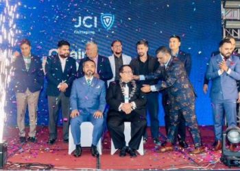 জেসিআই চট্টগ্রামের নতুন নেতৃত্বের হাতে দায়িত্বের চেইন হস্তান্তর