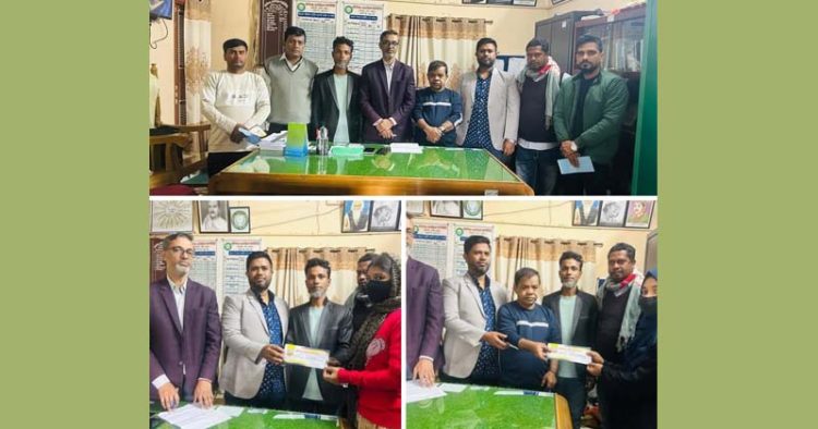 ভাটিখাইনে এসএসসির ফরম পূরণে শিক্ষার্থীদের পাশে প্রবাসী মাহবুব আলম