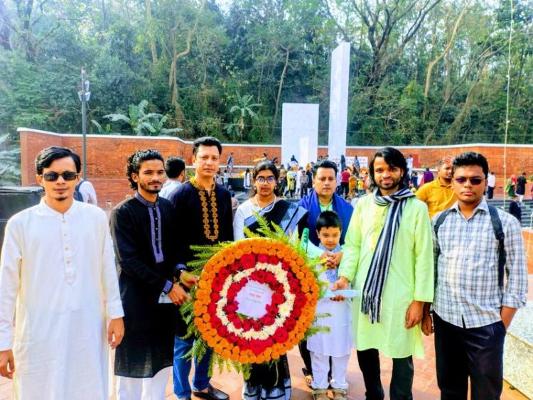 শহীদ মিনারে বয়ান শিল্পাঙ্গনের শ্রদ্ধা জ্ঞাপন