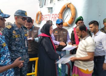 বহিঃনোঙ্গরে হেলিকপ্টার, যুদ্ধজাহাজ ও স্পিডবোট নিয়ে চট্টগ্রাম বন্দরের সাঁড়াশি অভিযান