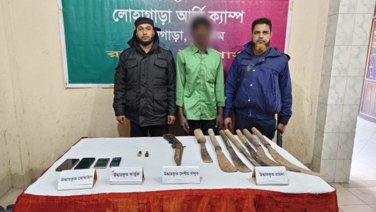 লোহাগাড়ার কুখ্যাত সন্ত্রাসী কালা বাবুল গ্রেপ্তার