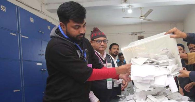 উৎসবমুখর পরিবেশে ভোটগ্রহণ শেষ, গণনা শুরু