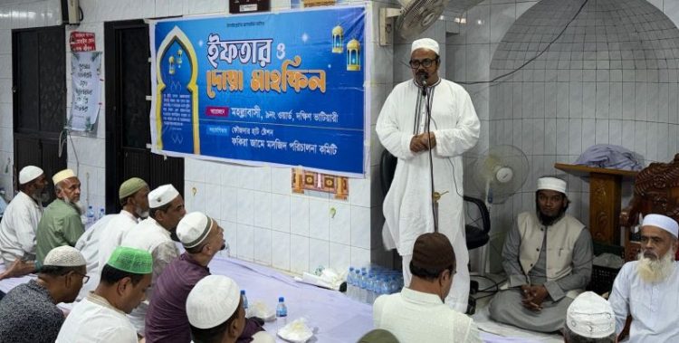 এলাকাবাসীর সাথে ইফতার করলেন আসলাম চৌধুরী