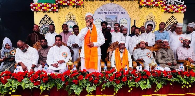 পটিয়ায় শাহ চিকন খলিফার ওরশে ভক্তদের ঢল, সম্প্রীতির বার্তা মেয়রের