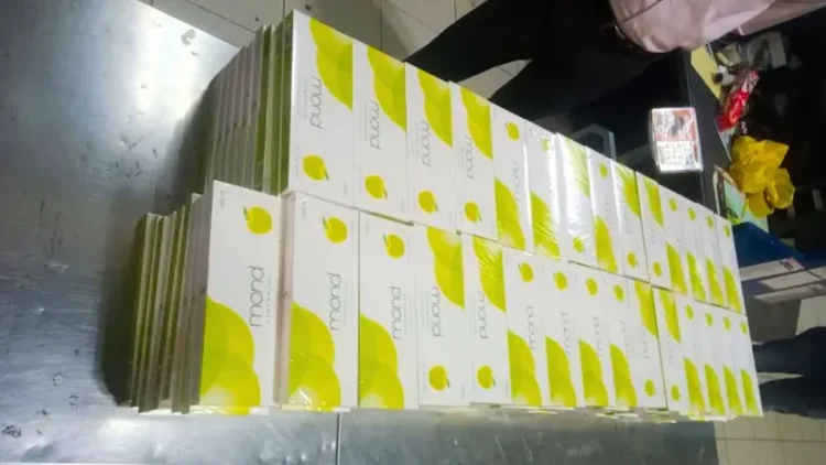 শাহ আমানত বিমানবন্দরে ৩০০ কার্টন বিদেশি সিগারেট জব্দ