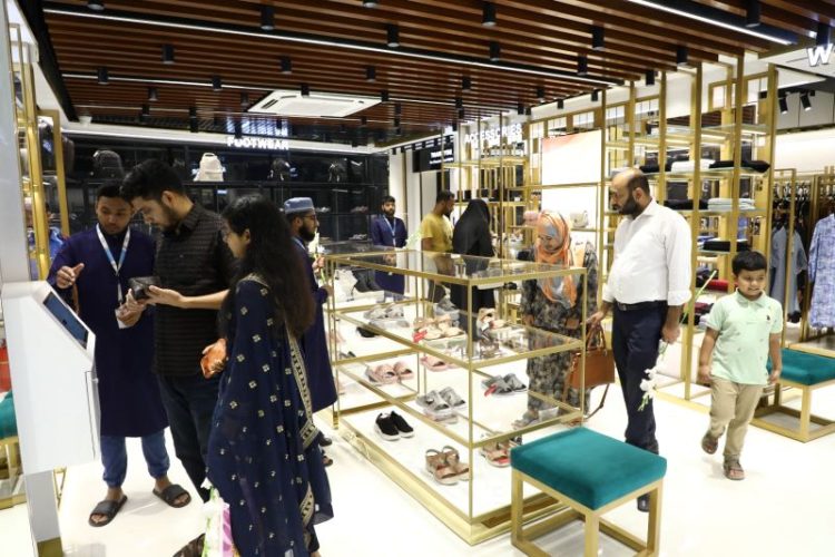 ইল্লিয়ীনের মাল্টি-ব্র্যান্ড স্টোর এখন বরিশালে