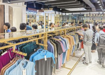 তিন জেলায় ইল্লিয়ীনের ফ্ল্যাগশিপ স্টোর চালু