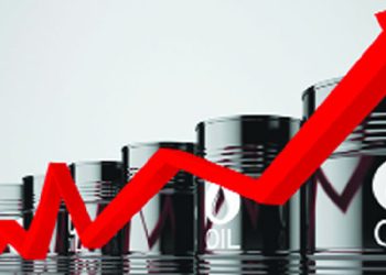 এক দিনে তেলের দাম বাড়ল তিন শতাংশের ওপর