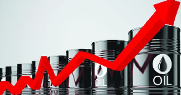 এক দিনে তেলের দাম বাড়ল তিন শতাংশের ওপর