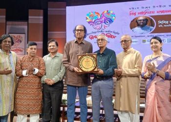 ‘বিশ্ব নাট্য দিবস’ সম্মাননা পেলেন শিশির দত্ত