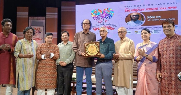 ‘বিশ্ব নাট্য দিবস’ সম্মাননা পেলেন শিশির দত্ত