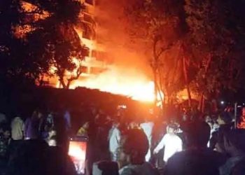 ইস্পাহানি গেটের বস্তিতে আগুনে পুড়ে ছাই ৩০ ঘর