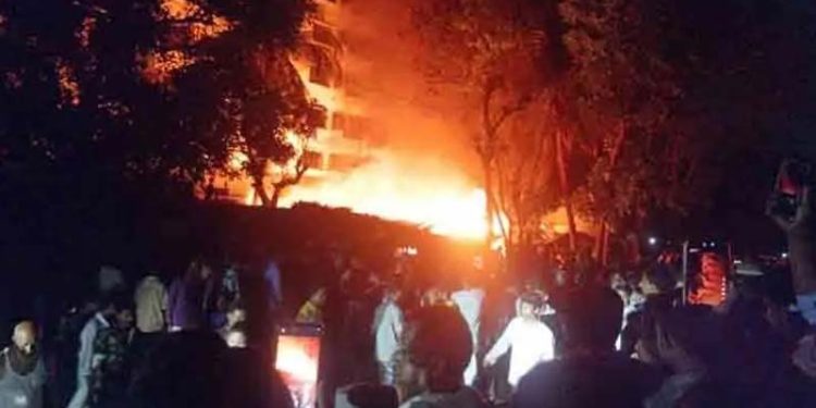 ইস্পাহানি গেটের বস্তিতে আগুনে পুড়ে ছাই ৩০ ঘর