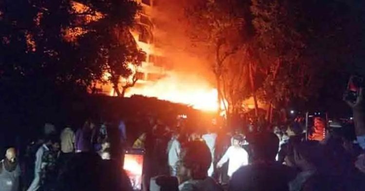 ইস্পাহানি গেটের বস্তিতে আগুনে পুড়ে ছাই ৩০ ঘর