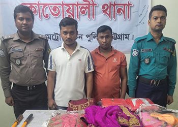 খাতুনগঞ্জে চোরাই পোশাক উদ্ধার, গ্রেপ্তার দুই