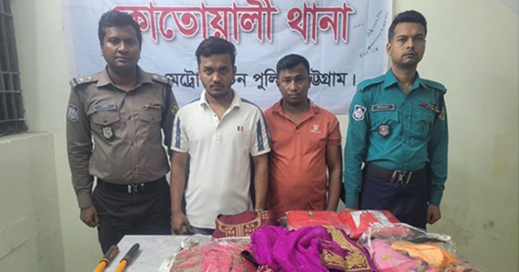 খাতুনগঞ্জে চোরাই পোশাক উদ্ধার, গ্রেপ্তার দুই