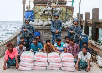 মায়ানমারে পাচারকালে সিমেন্ট বোঝাই বোটসহ ১১ জন আটক