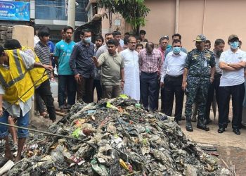 নালা-নর্দমা পরিস্কার কার্যক্রম সরেজমিনে তদারকিতে মেয়র শাহাদাত